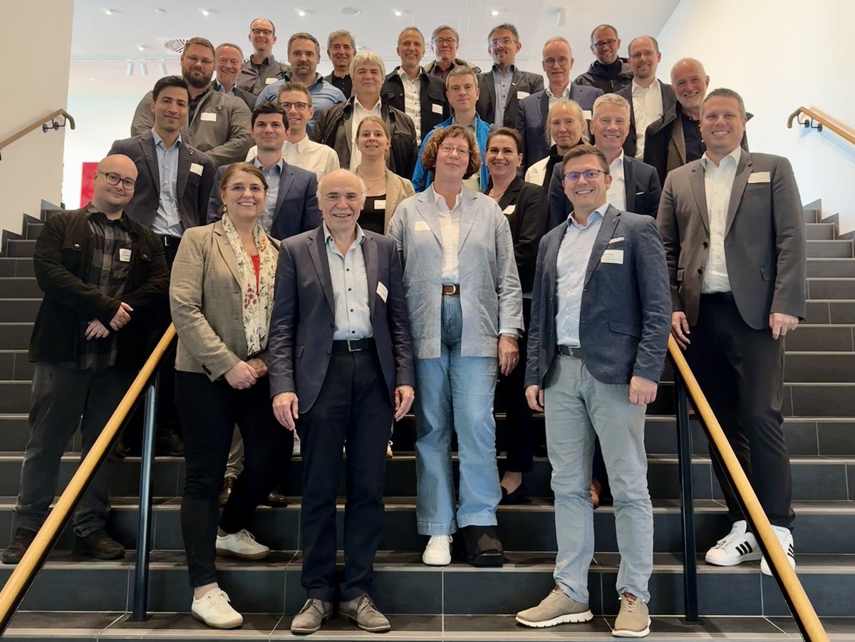 DGM_eV's tweet photo. 🔧🌍 Zukunft des #Materialwissenschaft Studiums im Fokus! Bei der Sitzung des #StMW &amp; #BVMatWerk gab’s spannende Impulse zu #𝗡𝗮𝗰𝗵𝗵𝗮𝗹𝘁𝗶𝗴𝗸𝗲𝗶𝘁, 𝗞ü𝗻𝘀𝘁𝗹𝗶𝗰𝗵𝗲𝗿 𝗜𝗻𝘁𝗲𝗹𝗹𝗶𝗴𝗲𝗻𝘇 &amp; #𝗠𝗜𝗡𝗧!💡 Jetzt gemeinsam die Herausforderungen meistern! #KI https://t.co/2abolxOiFV