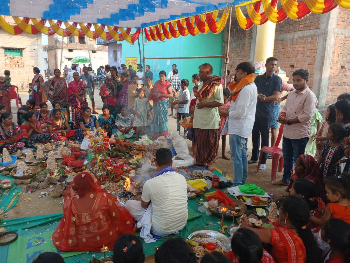 irasisacharya's tweet photo. ମୋର ବିଧାନସଭା ଅନ୍ତର୍ଗତ ସୋହେଲା ବ୍ଲକର କେଲେଣ୍ଡା ଠାରେ ମାଁ ଜହିଁ ଓଷା ଉତ୍ସବରେ ......
#jaymaa #maabrundabati
#Kelenda #SohelaBlock
#BhatliConstituency https://t.co/zJeaS2t3E9