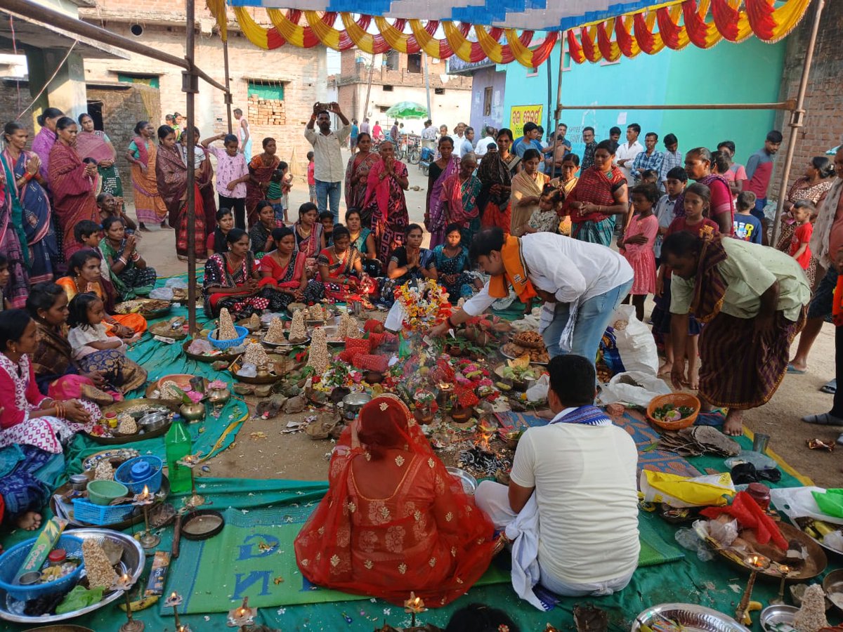 irasisacharya's tweet photo. ମୋର ବିଧାନସଭା ଅନ୍ତର୍ଗତ ସୋହେଲା ବ୍ଲକର କେଲେଣ୍ଡା ଠାରେ ମାଁ ଜହିଁ ଓଷା ଉତ୍ସବରେ ......
#jaymaa #maabrundabati
#Kelenda #SohelaBlock
#BhatliConstituency https://t.co/zJeaS2t3E9