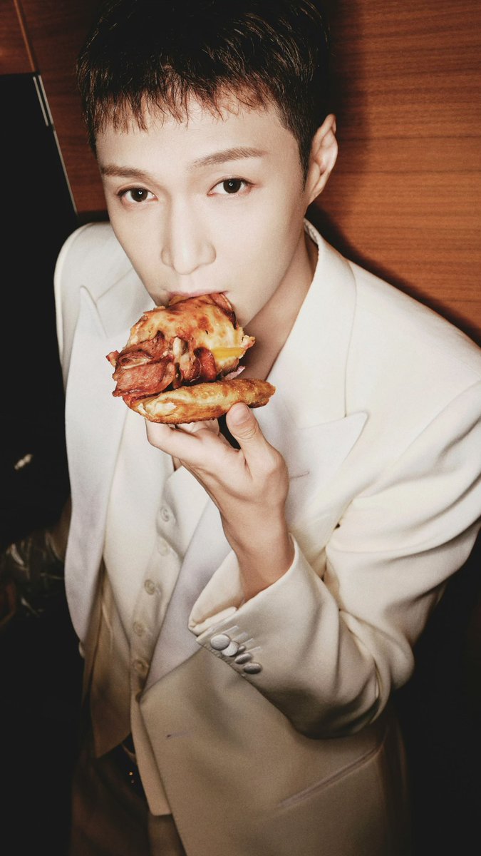 "As long as you wait long enough, a certain scene from the past will definitely reappear." <a href="/layzhang/">Lay Zhang</a>

🥹🥹🥹