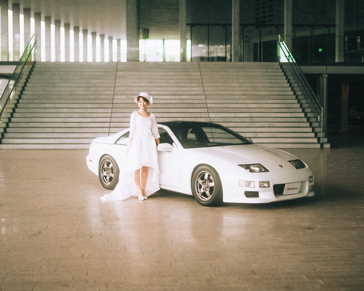 m_hinako_1106's tweet photo. ウエディングドレスは当時母が着ていたもの👗
帽子も手袋も当時物
アクセサリーは母が着けていたものに近いもの見つけた
車もオーナーもドレスも平成🤣
平成大好き📟 https://t.co/iJ9ylDo9NN