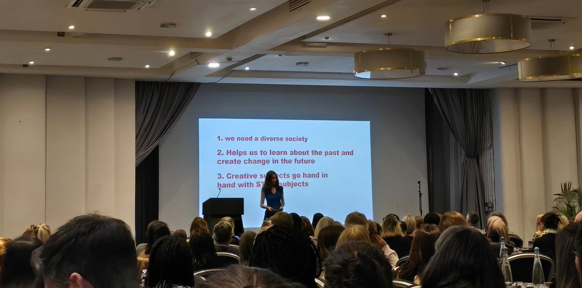 pdLouiseP's tweet photo. Before lunch @voice21oracy's #GOE24 is the perfect time to hear from students on the VoiceBox stage. Blown away by their confidence, performance and verbal skills. @klparadine https://t.co/j6vSjMy0nD