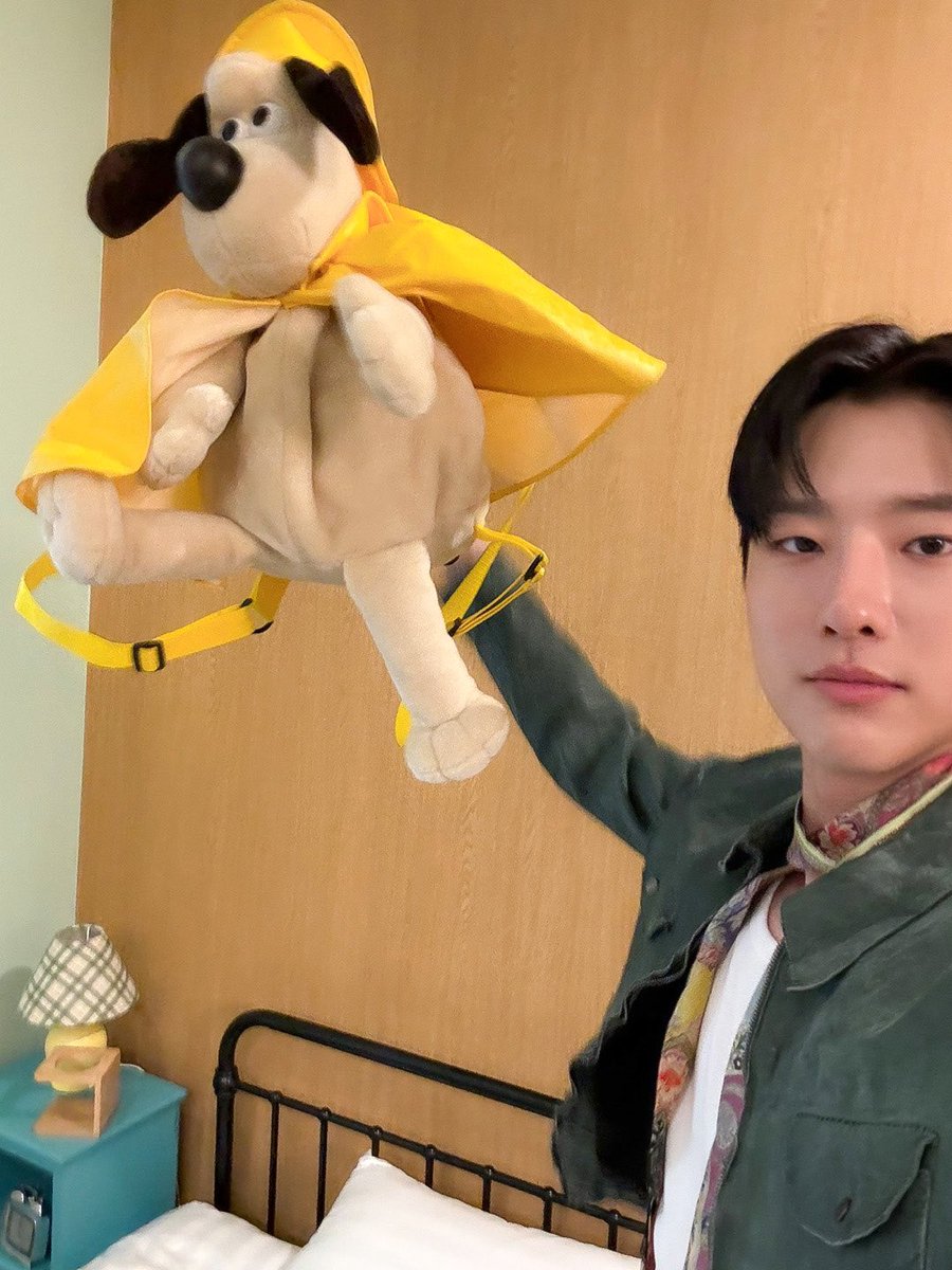 [📷] 
𝐖𝐎𝐎𝐃𝐙 𝟏𝟎𝐭𝐡 𝐀𝐧𝐧𝐢𝐯𝐞𝐫𝐬𝐚𝐫𝐲 𝐏𝐥𝐚𝐲𝐥𝐢𝐬𝐭🎧

일상 속 우즈와 함께 
10년 동안 쌓아온 소중한 우즈 노래 들어요💙
무즈 모두 Now Playing🎶 

#WOODZ #우즈 
#WOODZ_10th_Anniversary