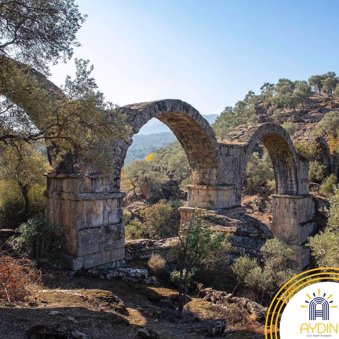 visit_aydin's tweet photo. Apollon ile yarışan Marsyas’ın topraklarından, Karia Dünyasından herkese selamlar.
Gnays taşlarıyla adeta vadide gizlenmiş Kargı Su Kemeri, Değirmenlik Deresini izliyor usulca.
🎞️ IG/ atyesilyayla
#KargıKemeri #Çine #Aydın #Alabanda
+++ https://t.co/Z7B5xr0npt