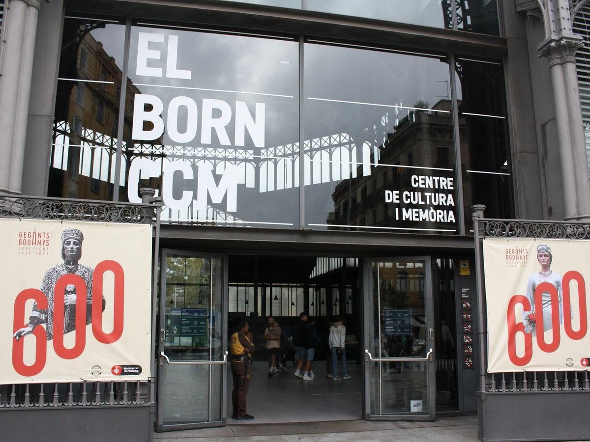 marctienda's tweet photo. Els Gegants Centenaris de Torelló participen a l’exposició de gegants històrics de Catalunya al Born! 
#torello #osona #ajtorello https://t.co/eswMqFpaKC