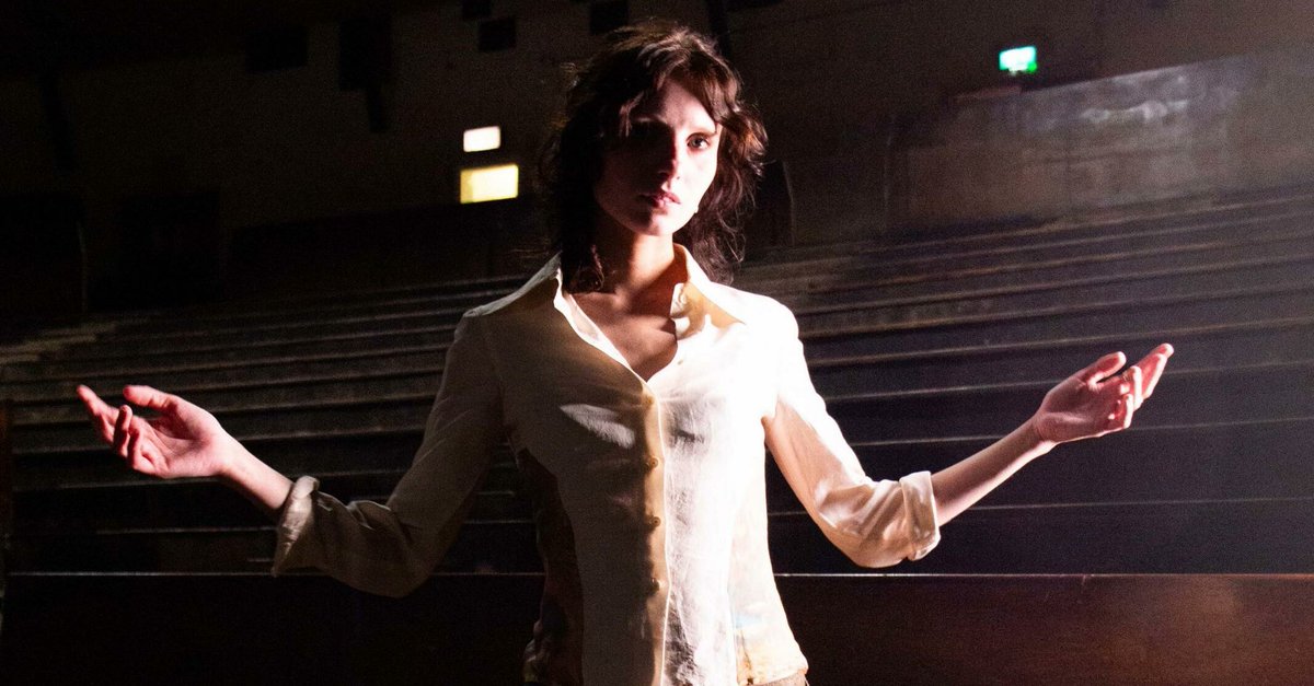 Clara Mann (<a href="/claramannsongs/">Clara Mann</a>) Shares New Single ‘Stadiums’
ourculturemag.com/2024/10/16/cla…