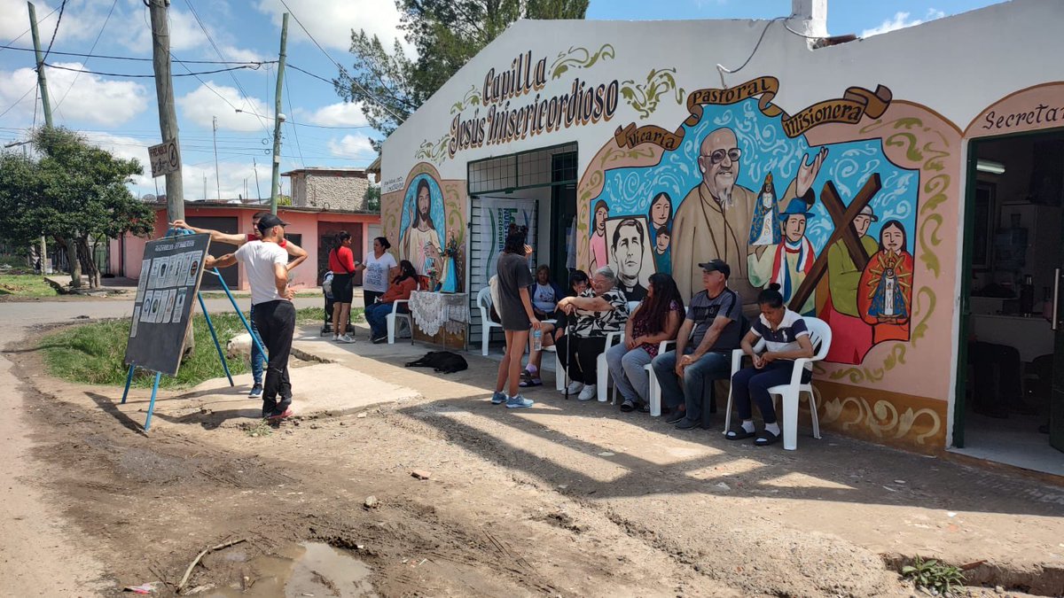 SergioOPalazzo's tweet photo. Ayer La Bancaria Seccional Buenos Aires, realizó una jornada Solidaria  de atención médica para las niñeces y adolescentes en articulación con La Obra Social Bancaria, así se atendieron a más de 400 alumnos y hermanos de la escuela  Jardín de Infantes del Barrio Nicolle de Virrey del Pino, La Matanza y 40 adultos y adolescentes del Hogar  y Centro Barrial Mamá Margarita, tuvieron atención pediatrica, odontológica, enfermería, Clínica Médica, Cardiología y electrocardiograma.