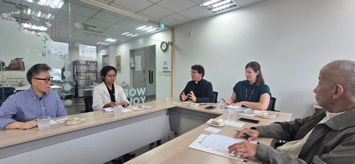 imcsprapc's tweet photo. A productive meeting the LOC of Seoul #WorldyouthDay 2027

From 2025 onwards, we'll be working together to develop impactful programs that inspire youth to take leadership roles in promoting dialogue, reconciliation, and global solidarity. 🌍✌️ 

@samponu_bertha @PaxRomanaIMCS https://t.co/OYBOIbaWsf