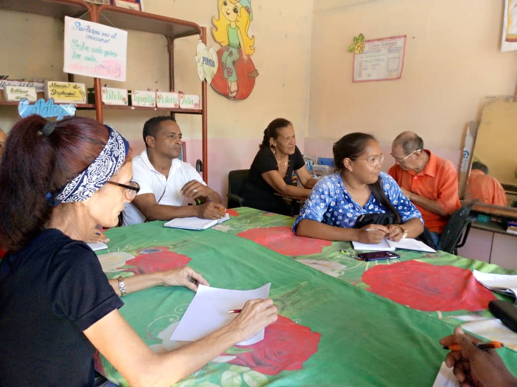 dmeguisa's tweet photo. Fructífera preparación con los asesores se trabajo político Ideológico del territorio desarrolla Raúl Reyes Tamayo Asesor Provincial que atiende dicha esfera.
#EducaciònGuisaGranma
#EducaciònGranma #CubaMine @DiazCanelB @ortiz_uriarte @ReynierOrtega1 @YudelkisOrtizB https://t.co/JmnNFvRLKs