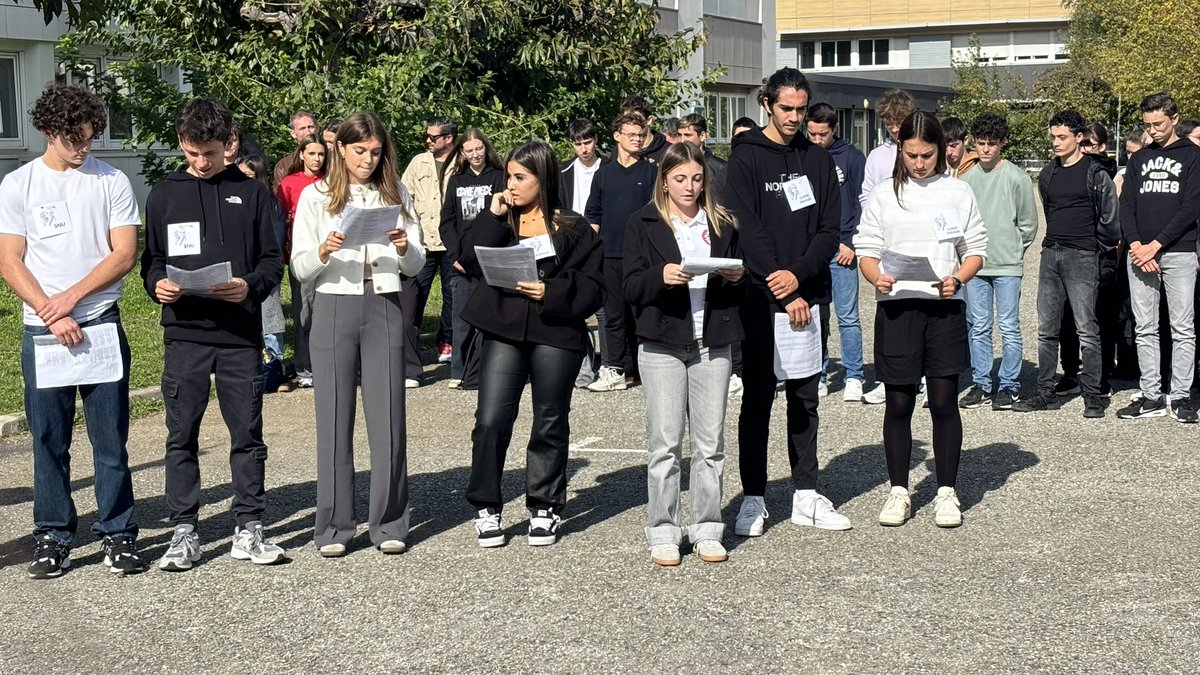 Cérémonie en hommage à Samuel Paty et Dominique Bernard au lycée Algoud Laffemas de Valence.  "S’attaquer aux enseignants, c’est s’attaquer aux fondements même de notre société basée sur la transmission du savoir" rappelle N. Daragon, ministre délégué à la sécurité du quotidien.