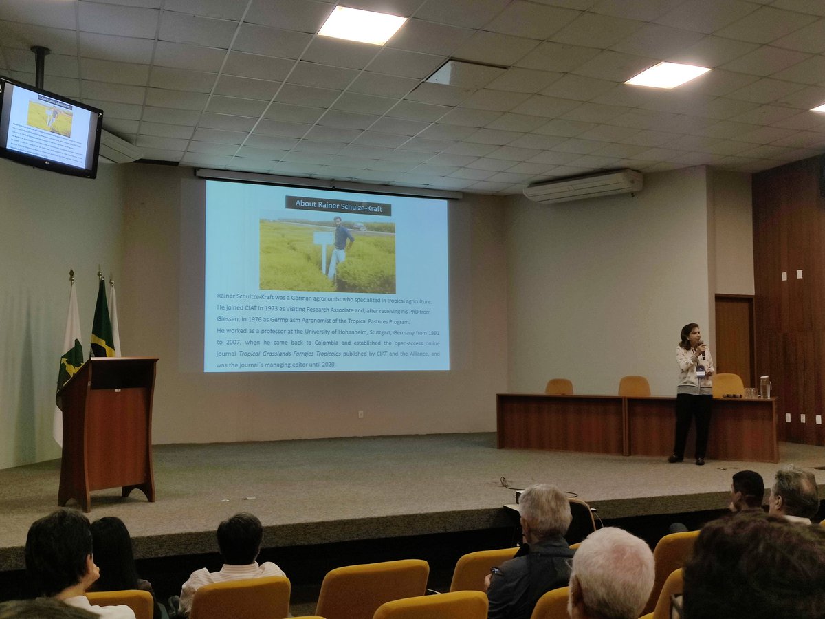Esteban Rios (@foragebreeding) on Twitter photo Kicking off the International Forage and Turf Breeding Conference hosted by <a href="/EmbrapaCenargen/">RG e Biotecnologia</a>
Dr. Casilda Borges do Valle, a superstar forage breeder, presented the legacy left by Drs. John Miles and Rainer Schultze-Kraftz Kicking off the International Forage and Turf Breeding Conference hosted by <a href="/EmbrapaCenargen/">RG e Biotecnologia</a>
Dr. Casilda Borges do Valle, a superstar forage breeder, presented the legacy left by Drs. John Miles and Rainer Schultze-Kraftz