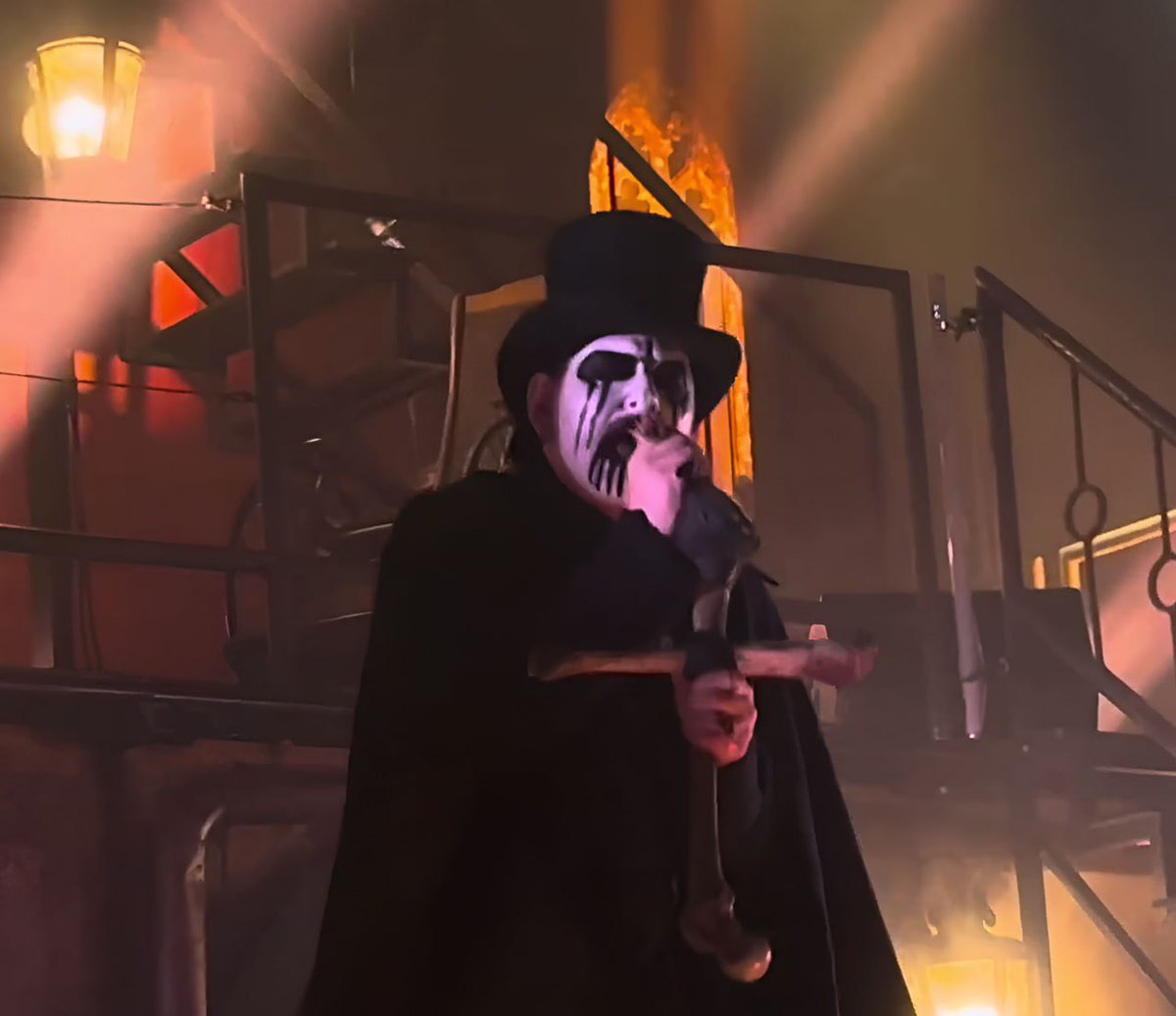 KING DIAMOND perform brandnew track 'Electro Therapy' live in Texas!

Watch the performance here:
2ly.link/20Jix

#kingdiamond