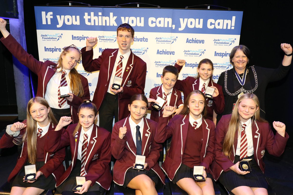 On Monday night Ms Wilson and 9 Chessington School students took a trip to the Rose Theatre, to celebrate their achievements recognised under the Jack Petchey Achievement Award scheme 🏅