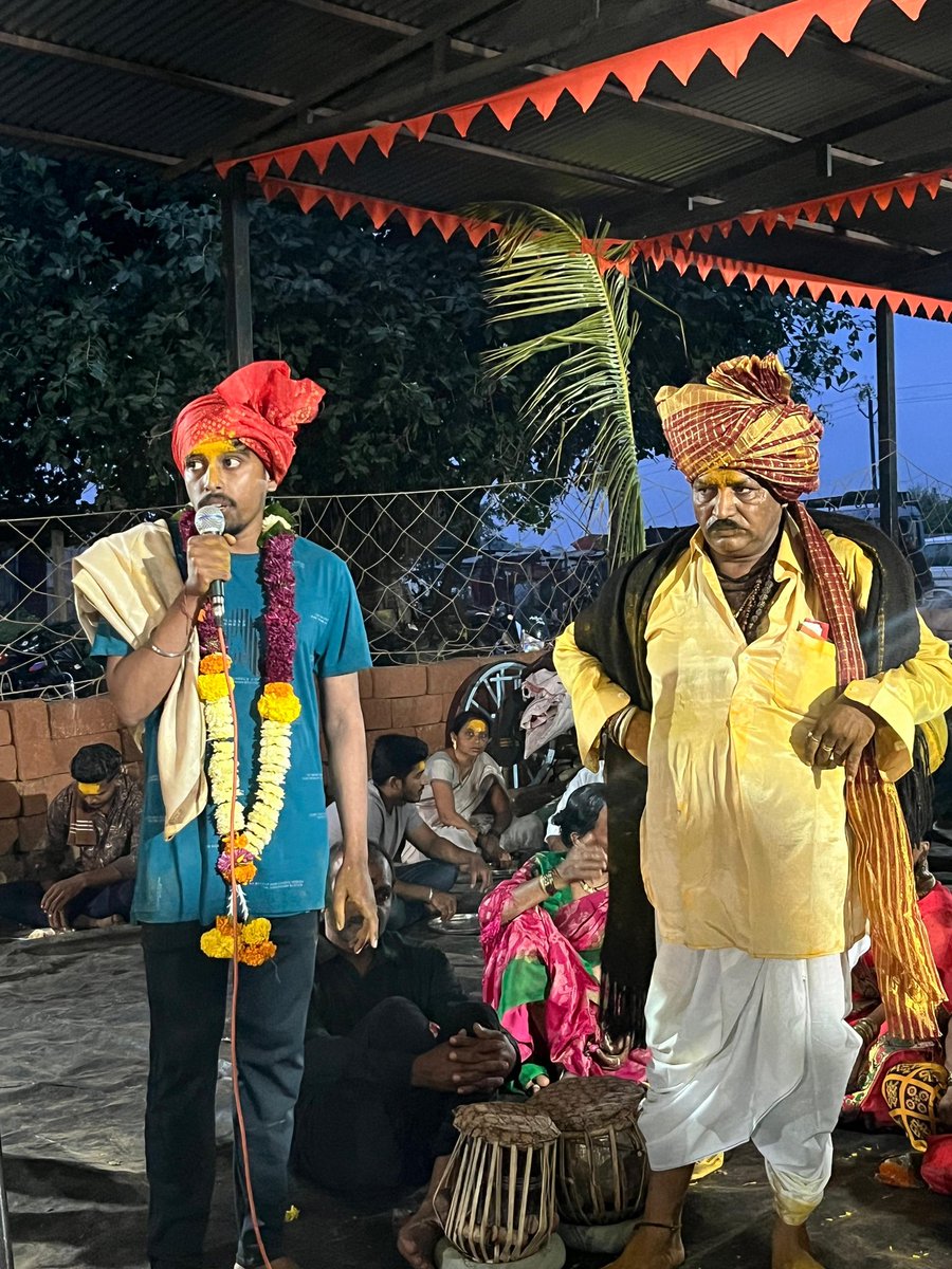 ABVPSangli's tweet photo. अखिल भारतीय विद्यार्थी परिषद, सांगली विभाग
दिवस ९ - " शिवमल्हार यात्रा "
सांगली जिल्ह्यातील बाळू मामा मंदिर, आष्टा येथे रथाच्या स्वागता बरोबरच शिवतेज शेटे यांना श्रीफळ देऊन सन्मानित केले तसेच त्यांनी नागरिकांना शिवमल्हार यात्रेची माहिती सांगितली.

#ShivMalharYatra 
#ABVPSangli https://t.co/o91wNdBikd