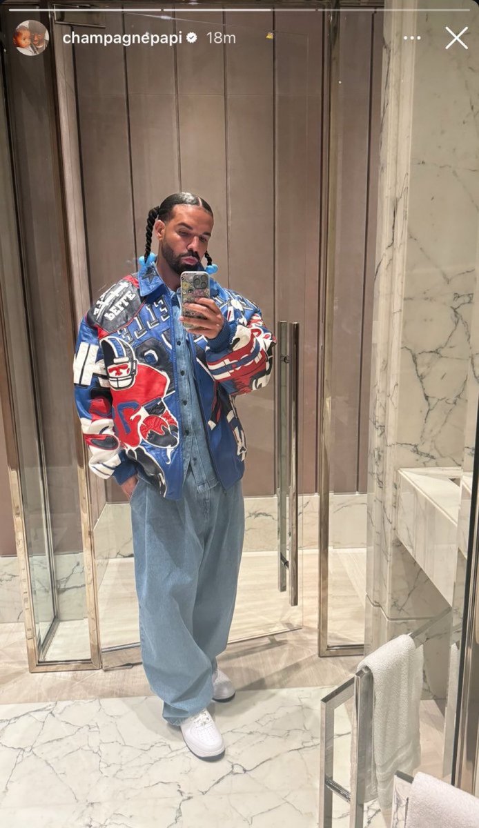 Drake posts new selfie