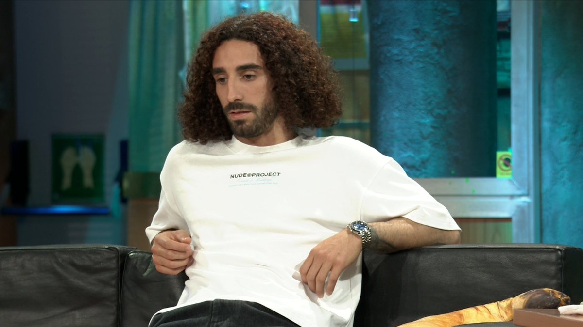 Camarero: Son 15,45€
Yo: *pago con un billete de 20*
Camarero: ¿Tienes 45 céntimos y te doy 5€?

Yo: