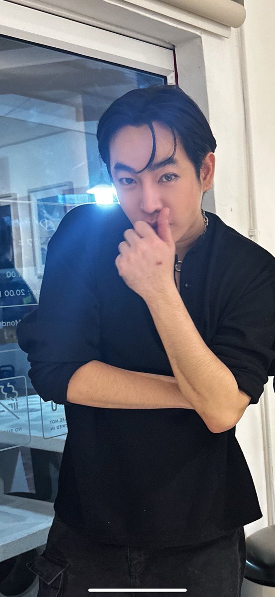 Mamhai_n's tweet photo. นมเก๋กดมาให้รัวๆแค้ปแต่เฮียเอามาลงให้ค่า เฮียหนูแต่งรูปให้แล้ว ไม่ต้องกลัวไม่หล่อ เฮียหล่อตลอดเวลาอยู่แล้ว มั่นใจในตัวเองได้เลย เอ็นดูอายแชโดว์ไหลมาก ปิดหน้าครึ่งหน้า
ทุกรูปเล๊ยยยยยย งื้ออออออรักน้า
#เป๊กผลิตโชค
#PeckPaLitChoke https://t.co/54ldhyxqc3
