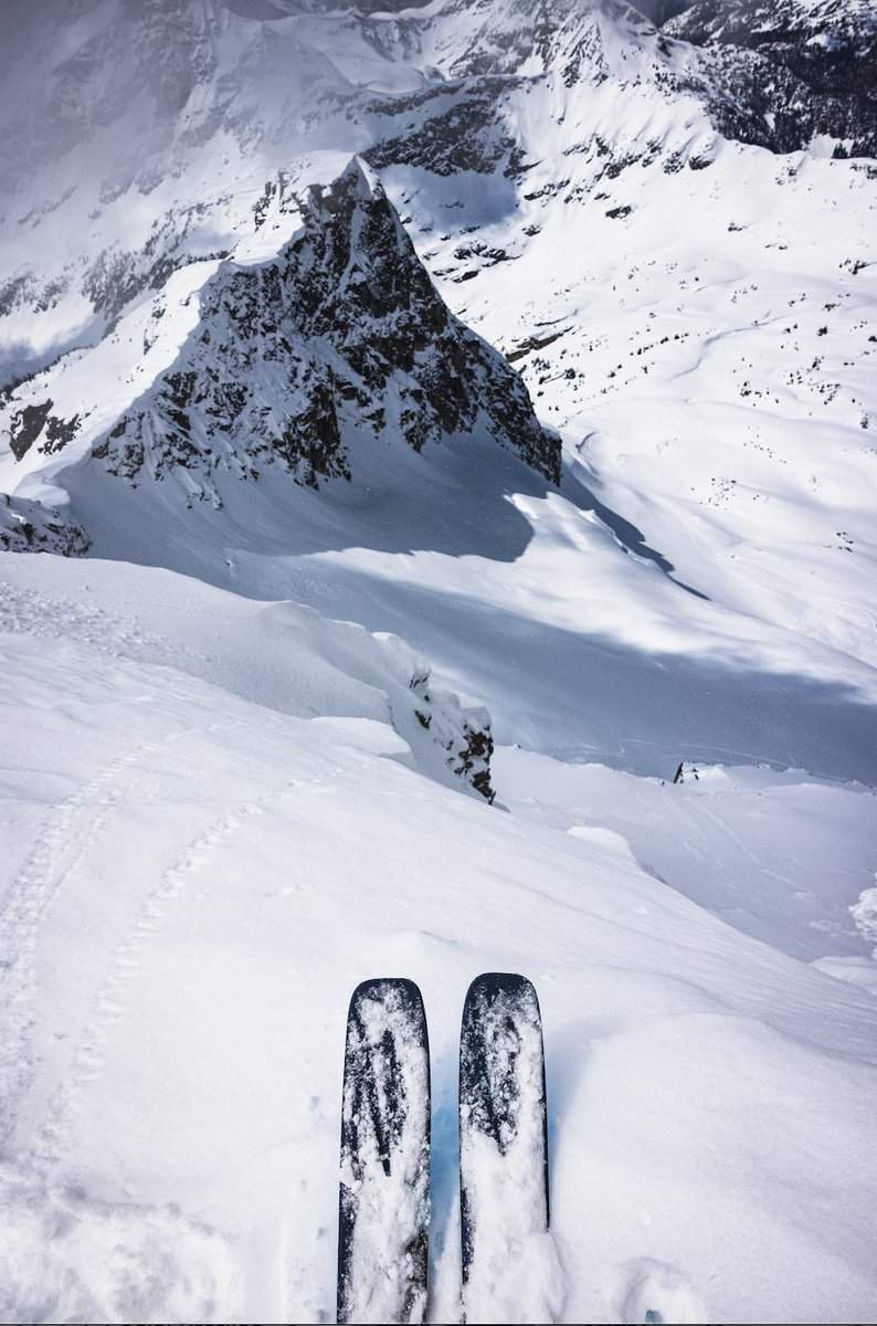 Dropping in... 3. 2. 1. 
•
•

#skiing #mountains #snow #winter #ski #skis #adventure