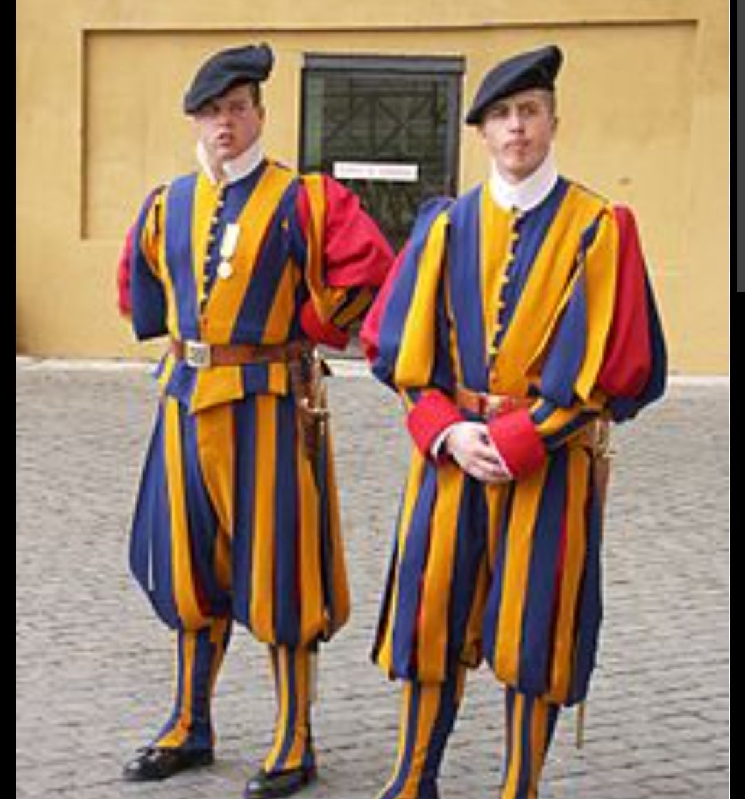 carloscr2000's tweet photo. Nuevo uniforme de la PN https://t.co/edxHyjtSoJ