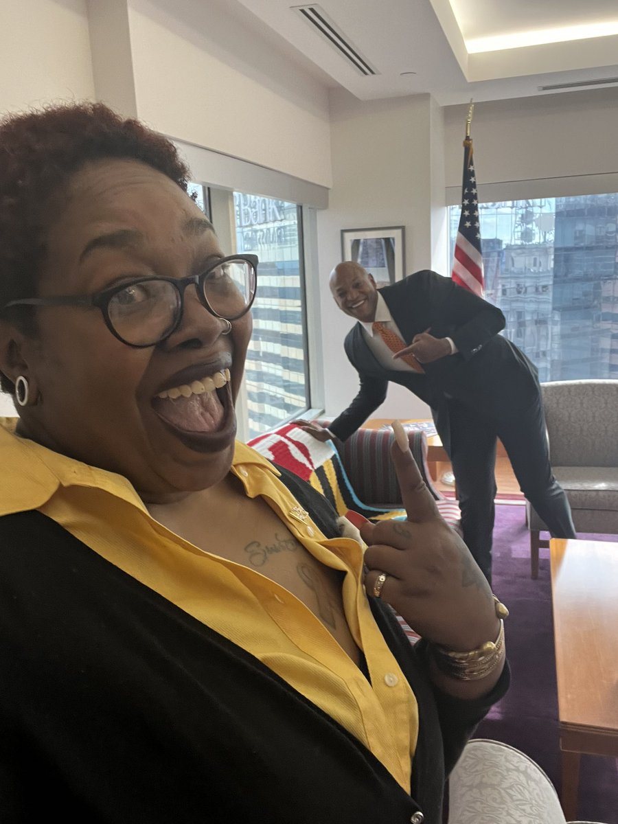 BemiTheBull's tweet photo. @fatbellybella I made this dope blanket for the Governor of MD. Not sure if that’s news buttt… 💁🏾‍♀️🧶😁 https://t.co/2AuDKfCWFs