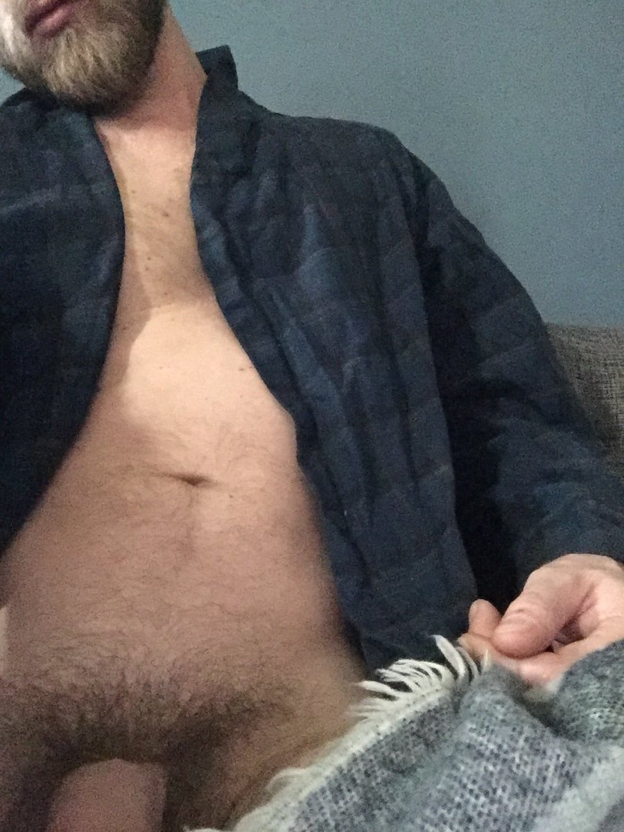 Good morning from Dads robe. Feeling like Autumn in LA. 🍁✨