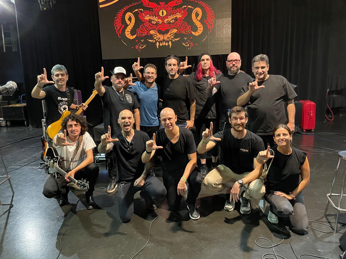 Hospital del Mar (@hospitaldelmar) on Twitter photo Tot a punt per al concert solidari Música per l’#ELA!
<a href="/SoberRock/">SôberÔficial</a> i <a href="/vuelo505oficial/">Vuelo 505</a> preparats 🎸
A les 20 h comença el concert solidari amb <a href="/_elamar/">Unidad Multidisciplinar de Motoneurona/ELA PSMAR</a> i <a href="/fmiquelvalls/">Fundació Catalana d'ELA Miquel Valls</a> a <a href="/LuzdeGasClub/">Luz de Gas</a> Tot a punt per al concert solidari Música per l’#ELA!
<a href="/SoberRock/">SôberÔficial</a> i <a href="/vuelo505oficial/">Vuelo 505</a> preparats 🎸
A les 20 h comença el concert solidari amb <a href="/_elamar/">Unidad Multidisciplinar de Motoneurona/ELA PSMAR</a> i <a href="/fmiquelvalls/">Fundació Catalana d'ELA Miquel Valls</a> a <a href="/LuzdeGasClub/">Luz de Gas</a>