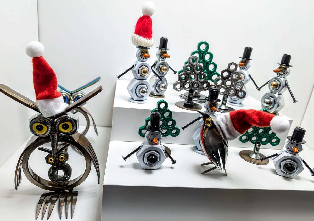 RustysRelics's tweet image. oo-er!!! things seem to have gotten a little festive here at RR HQ 🤣, anyone in the christmas spirit?🙃
#Christmas #frostythesnowman #pinetrees #snowmen #reclaimed #repurposed #reused