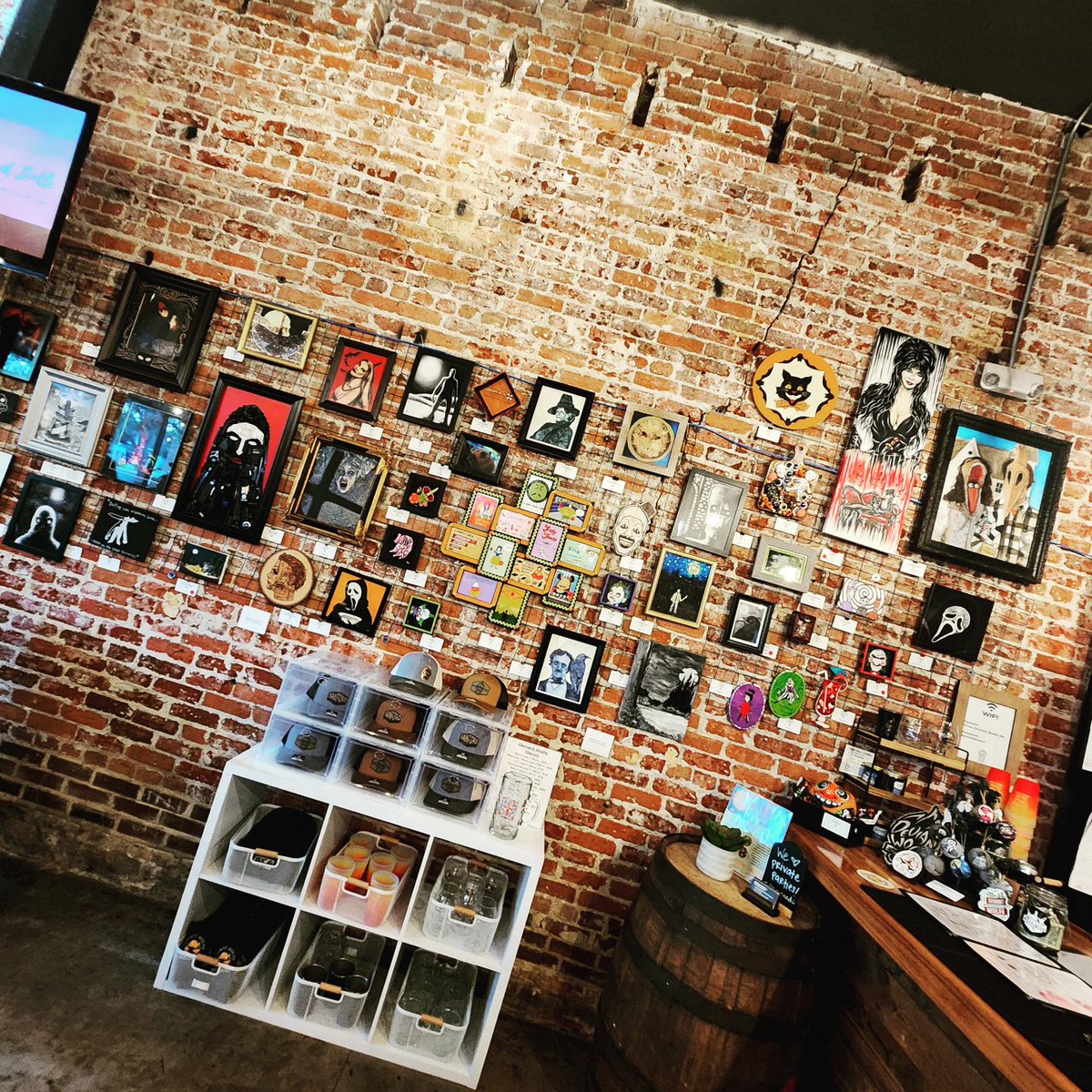 JBauerart's tweet photo. The full look at the #halloween #artshow over @deviantwolfe !!
#JBauerart #art #artist #paintings #create #deviantwolfebrewing #deviantwolfe #beetlejuice #spookyseason #scream #michaelmyers #elvira #hazbinhotel https://t.co/JSmpGOKr2N