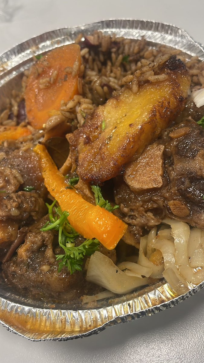 Upon further review <a href="/JerkAtNite/">JerkAtNite Inc.</a> … this good as hell. 1st having oxtail…not in an egg roll form… it’s falling off the bone… it’s good but is it supposed to be this fatty? Rice undercooked tho… but it’s still good. Ima be back &amp; ima pay 40 dollars idc. lmao 😂