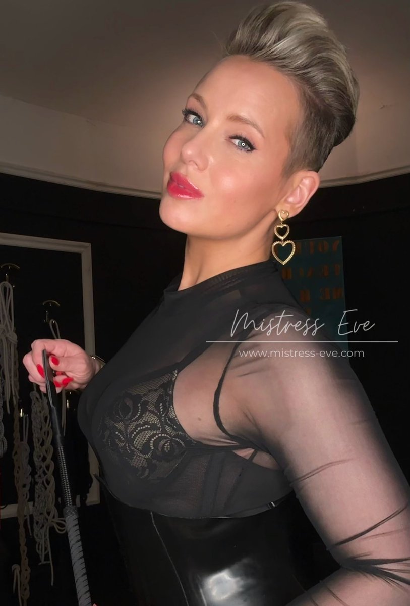Are you into primal play? Do you love to get bitten? Or scratcht by My long, sharp nails?