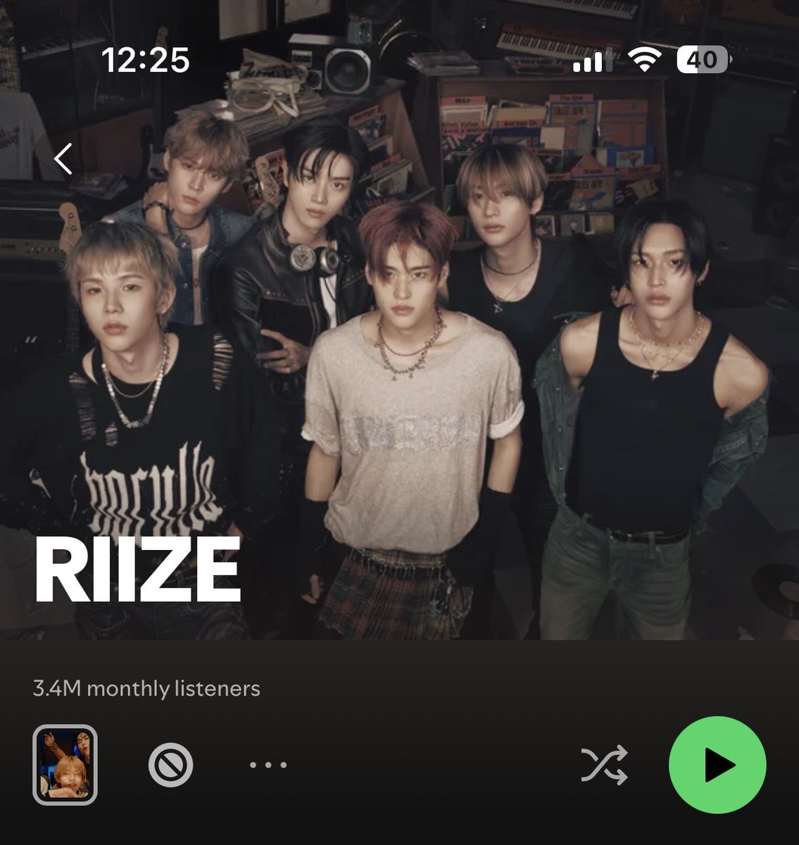 monthly listeners have increased and what we need to do is decrease it. remember to unfollow and block so that spotify's algorithm doesn't put them as a recommendation again 🙏🏼 it’s very important to do so to show the impact of international fandom 🧡