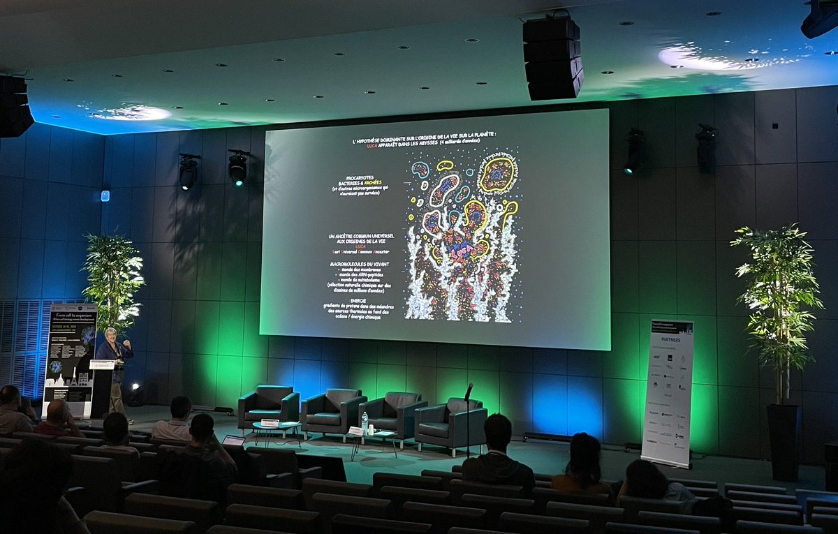 Great first day at “From Cell to Organism” in beautiful Paris. Very special to see Christian Sardet talk and share stunning illustrations this evening, celebrating Les Cellules - Une histoire de la vie 🦠🧬🌱

Looking forward to posters and outreach tomorrow!