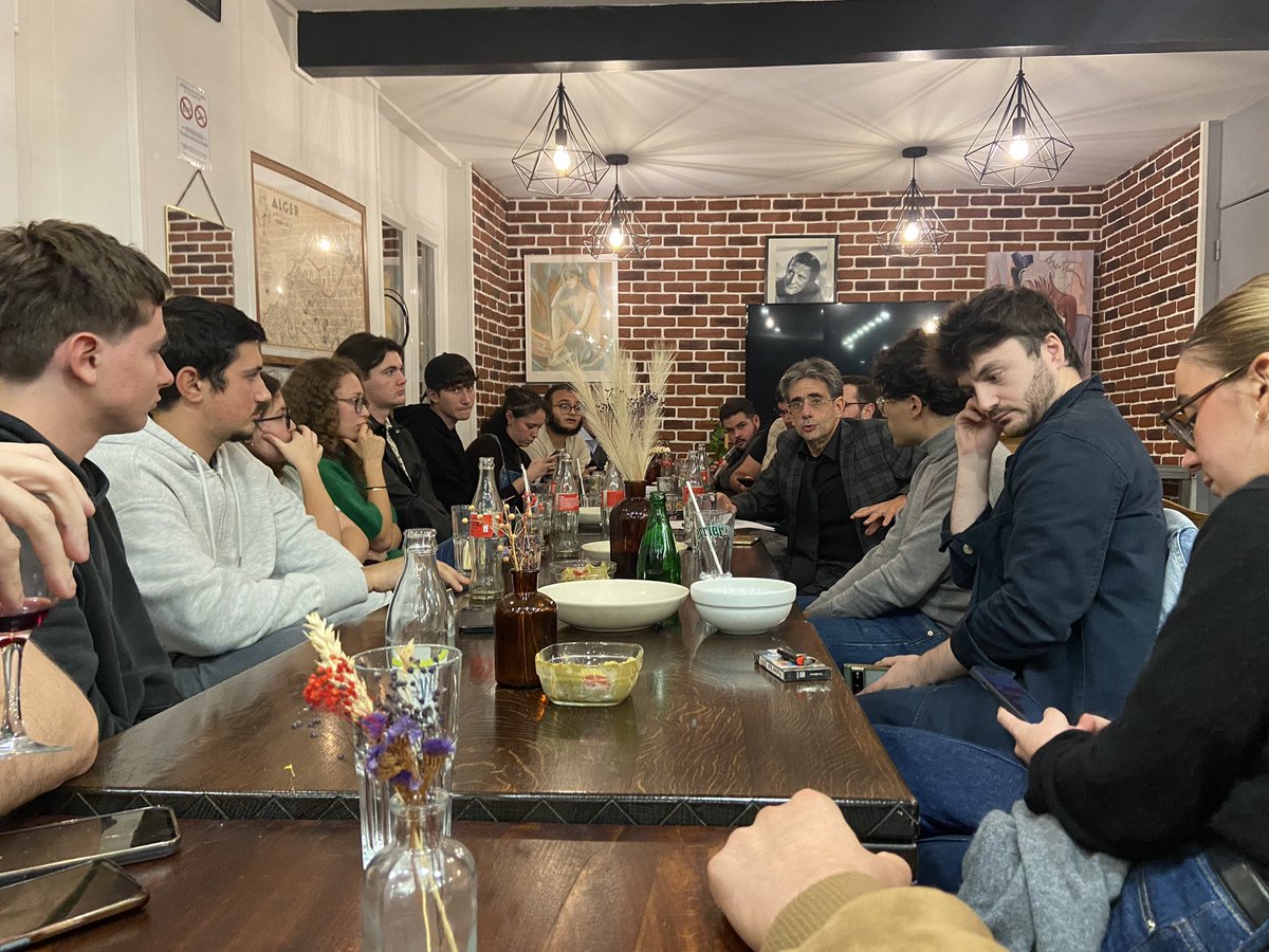 jeunes_soc_93's tweet photo. ✊🌹🪻Merci @LionelBenharous pour ce café-citoyen contre l’extrême-droite et contre l’antisémitisme ! 

C’est une chance pour @lesJeunesSoc de pouvoir compter sur les Maires socialistes de #SeineSaintDenis. 

Des échanges précieux qui nous arment contre l’obscurantisme ! https://t.co/f15PFyiFLw