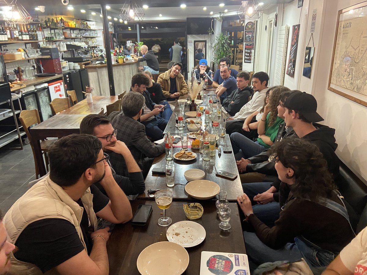 jeunes_soc_93's tweet photo. ✊🌹🪻Merci @LionelBenharous pour ce café-citoyen contre l’extrême-droite et contre l’antisémitisme ! 

C’est une chance pour @lesJeunesSoc de pouvoir compter sur les Maires socialistes de #SeineSaintDenis. 

Des échanges précieux qui nous arment contre l’obscurantisme ! https://t.co/f15PFyiFLw