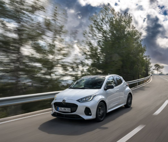 GilAutomocion's tweet photo. ¿Sabes que el #Mazda2 cuenta con una amplia parrilla de cinco puntas, estilo dinámico y elegante? 👀

Seguro que quieres uno en tu vida. No te quedes con las ganas y ven a conocerlo en persona.  😉

#FelizMiércoles #GilAutomoción #Alcalá #torrejón #coches #ExperienciaDeConducción https://t.co/zpfKiCMQH1