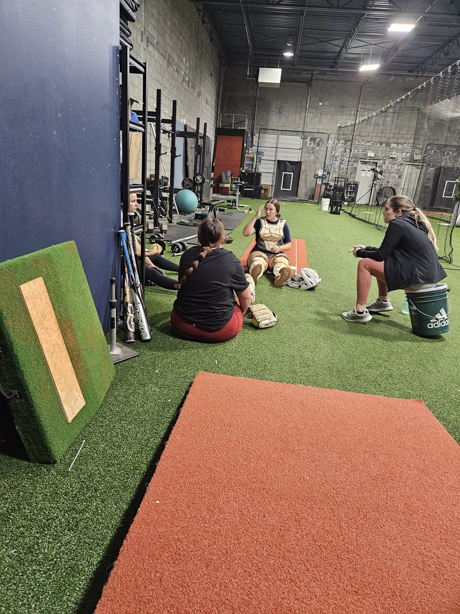 LexiJohnson2026's tweet photo. Had a great lesson last night with @addison_benton2 Thank you to @MeyerKali8 for coming and catching for us! Also thanks to @waldrop_taylor for putting up with our shenanigans and helping us get better! @PRLadyPirates https://t.co/VN1N3iYXiL