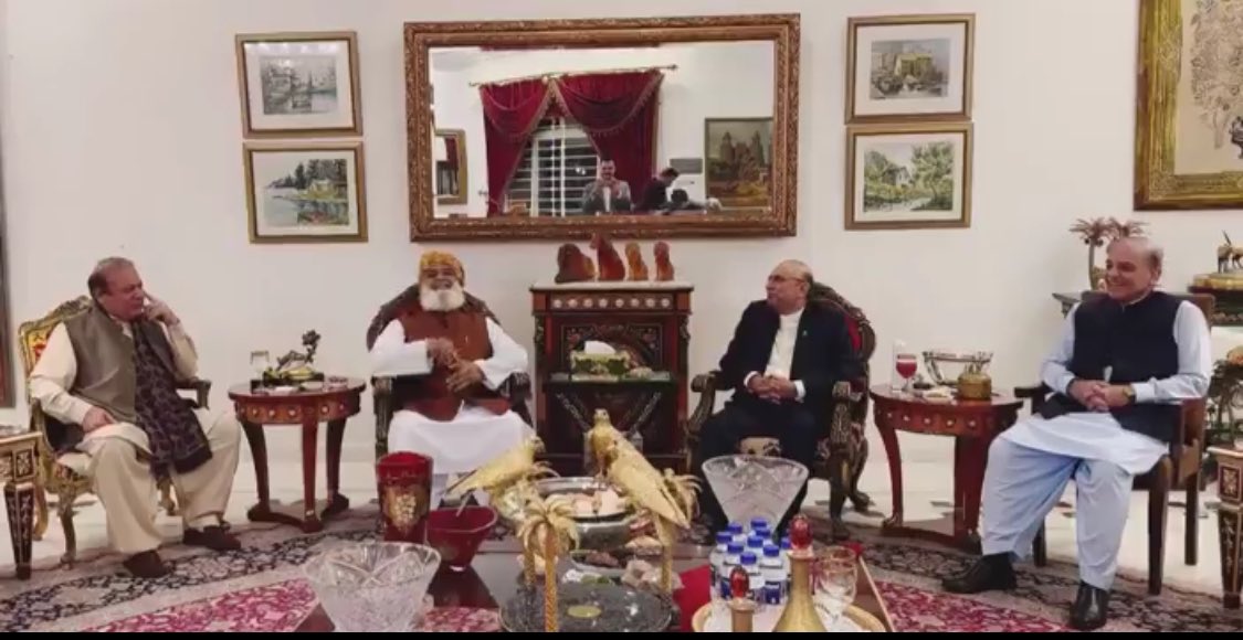 ZahidGishkori's tweet photo. Game for #ImranKhan is yet to over👇
#NewAmendment #SupremeCourt #NewChiefJustice https://t.co/x68BWUzcmg
