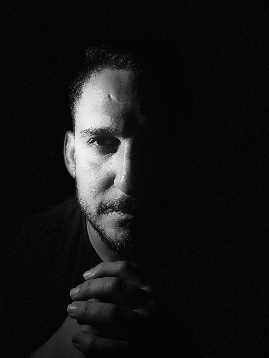 dtmzemre's tweet photo. Black&amp;White 🌗 https://t.co/Th1yXlp543