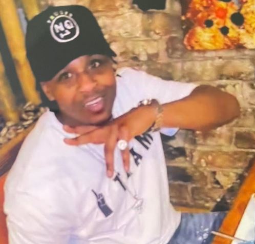 CrimeLdn's tweet photo. The man who was fatally shot dead in barking has been named as Hanif Redwood,32  

Two men have been arrested for his murder. https://t.co/h0buJ8KtS3