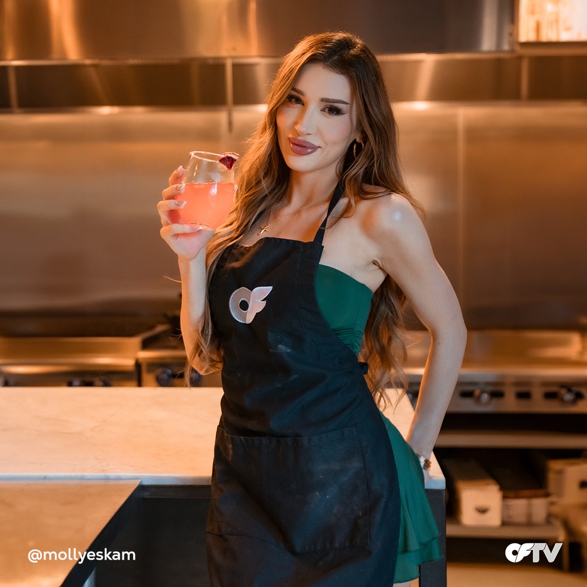 Check out these tasty snaps from #IRL with Molly Eskam! 📸 Stream the episode FREE, only on OFTV!

Tune in NOW: 🔗 of.tv/Molly-Eskam