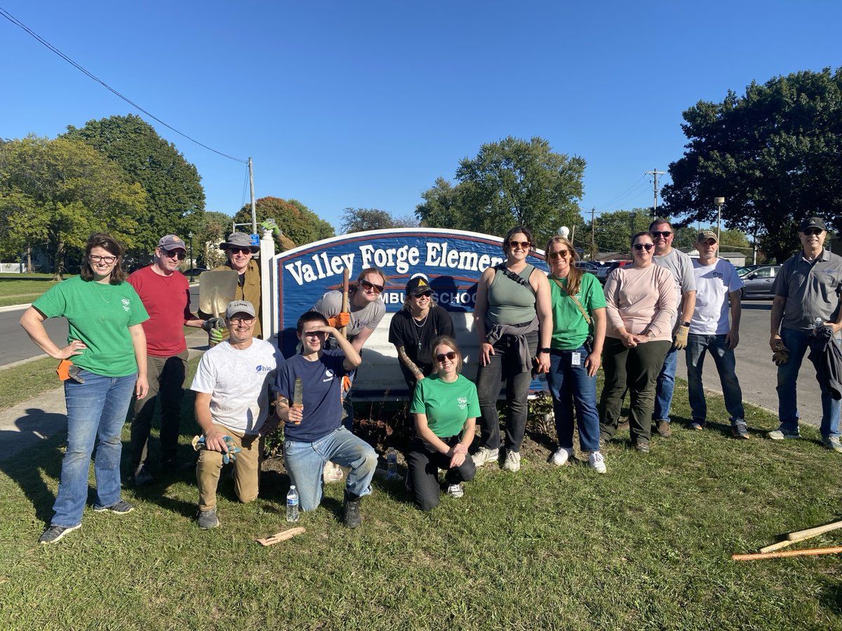 OhioEPA's tweet photo. "It's not about what it is, it's about what it can become."
#OhioEPA was definitely channeling #TheLorax when planting 20 trees at #ValleyForgeElementary - to provide shade, absorb rainwater, benefit wildlife and help reduce the urban heat effect.
@ColsCitySchools @ColsRecParks https://t.co/sRmFVh3DFS
