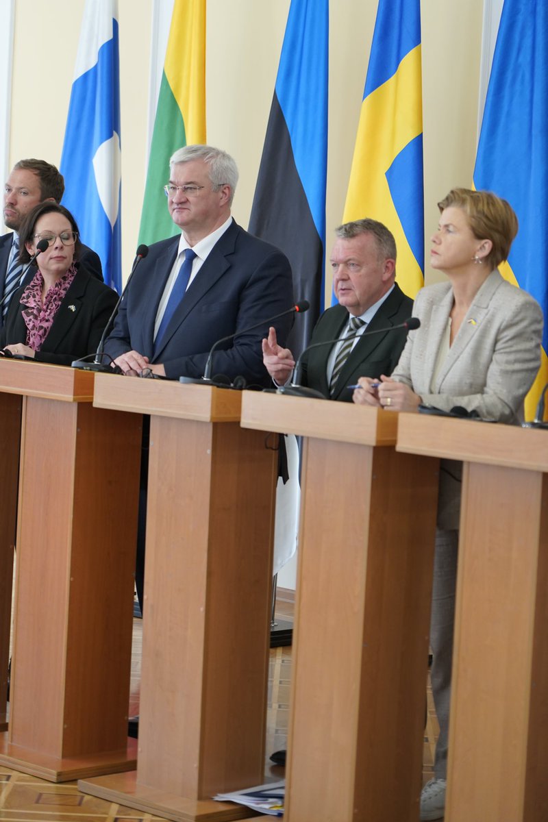 DanishMFA's tweet photo. 🇩🇰UM @larsloekke: “Danmark bidrager med yderligere 100 mio. kr. til @DRC_dk, @DanChurchAid, @redbarnetdk og @danskrodekors for at støtte langsigtet genopbygning af Ukraine. Civilsamfundet er en vigtig partner for at den mission lykkes🇺🇦” https://t.co/stwXgv6Gar