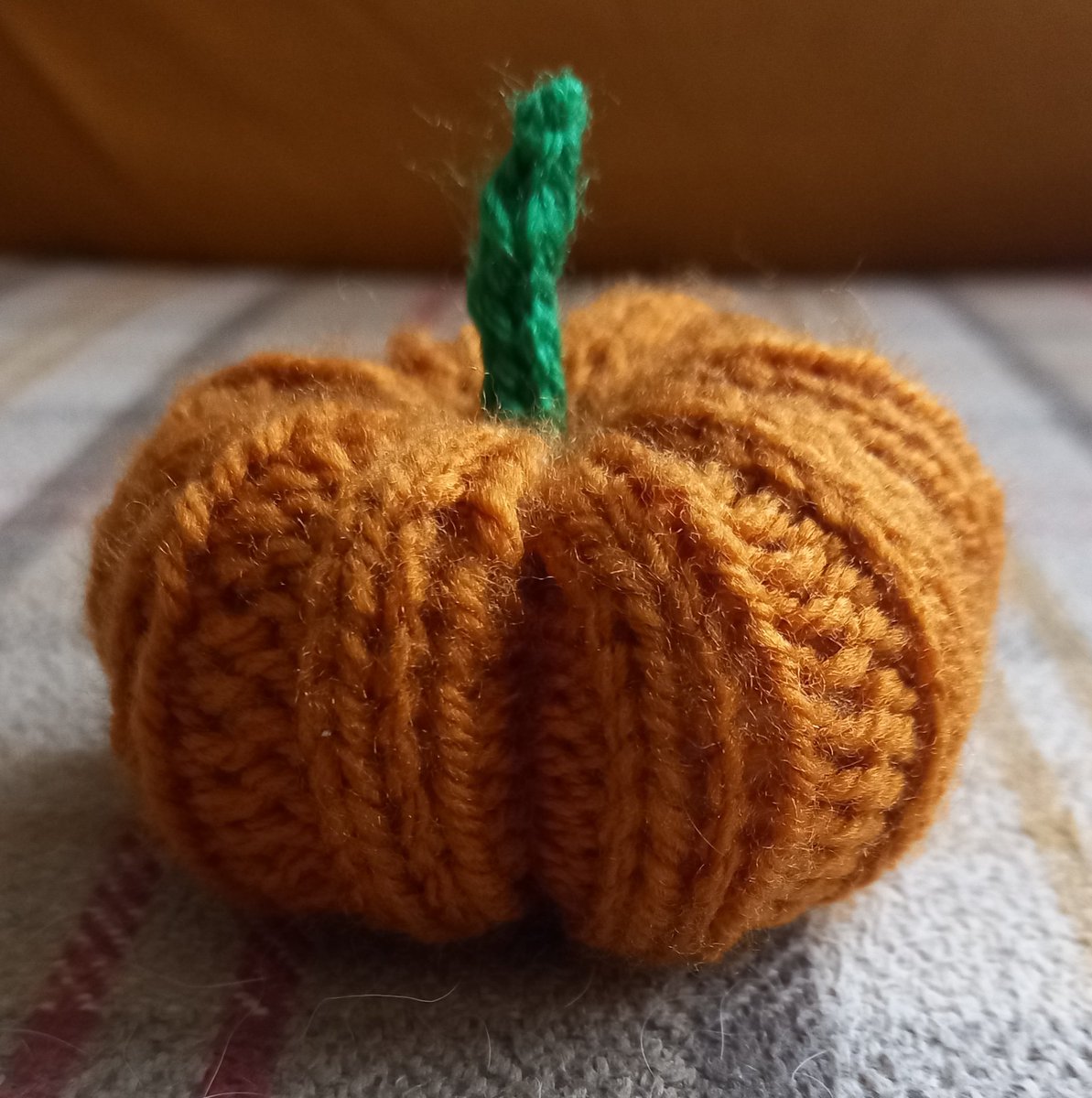 KnittedandDelic's tweet photo. Now Selling Pumpkins  perfect for this time of Autumnal year and Halloween. Small Pumpkin measures 2.5 Inches high and 3 Inches wide. Measurements for other sizes coming soon. Other Colours are available just message me. 
• Small £5.00
• Medium £7.50
• Large £10.00 https://t.co/BbErmfHfEY