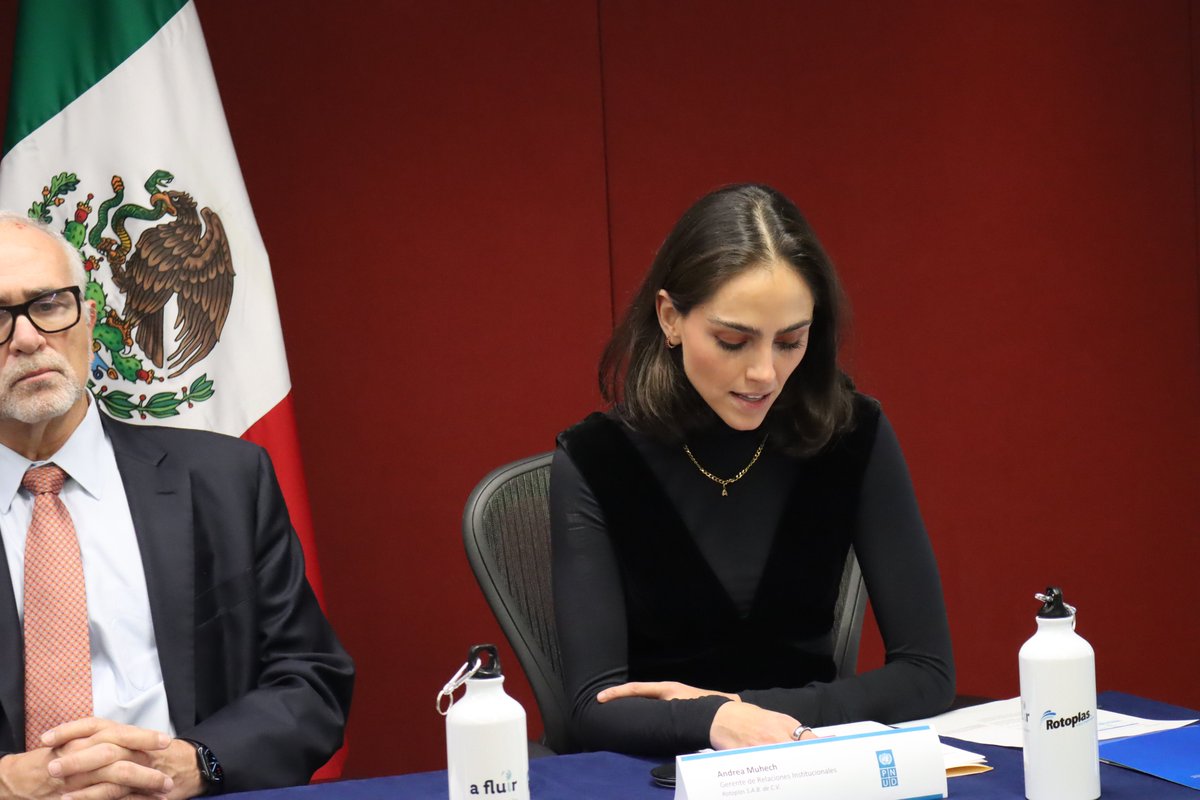 PNUD_Mexico's tweet photo. En su intervención, Andrea Muhech de @RotoplasMexico  mencionó que en esta edición de #afluir2024, se priorizaron espacios públicos sin acceso a agua, como escuelas y centros de salud. 🌍 https://t.co/4qsRBMz5pB