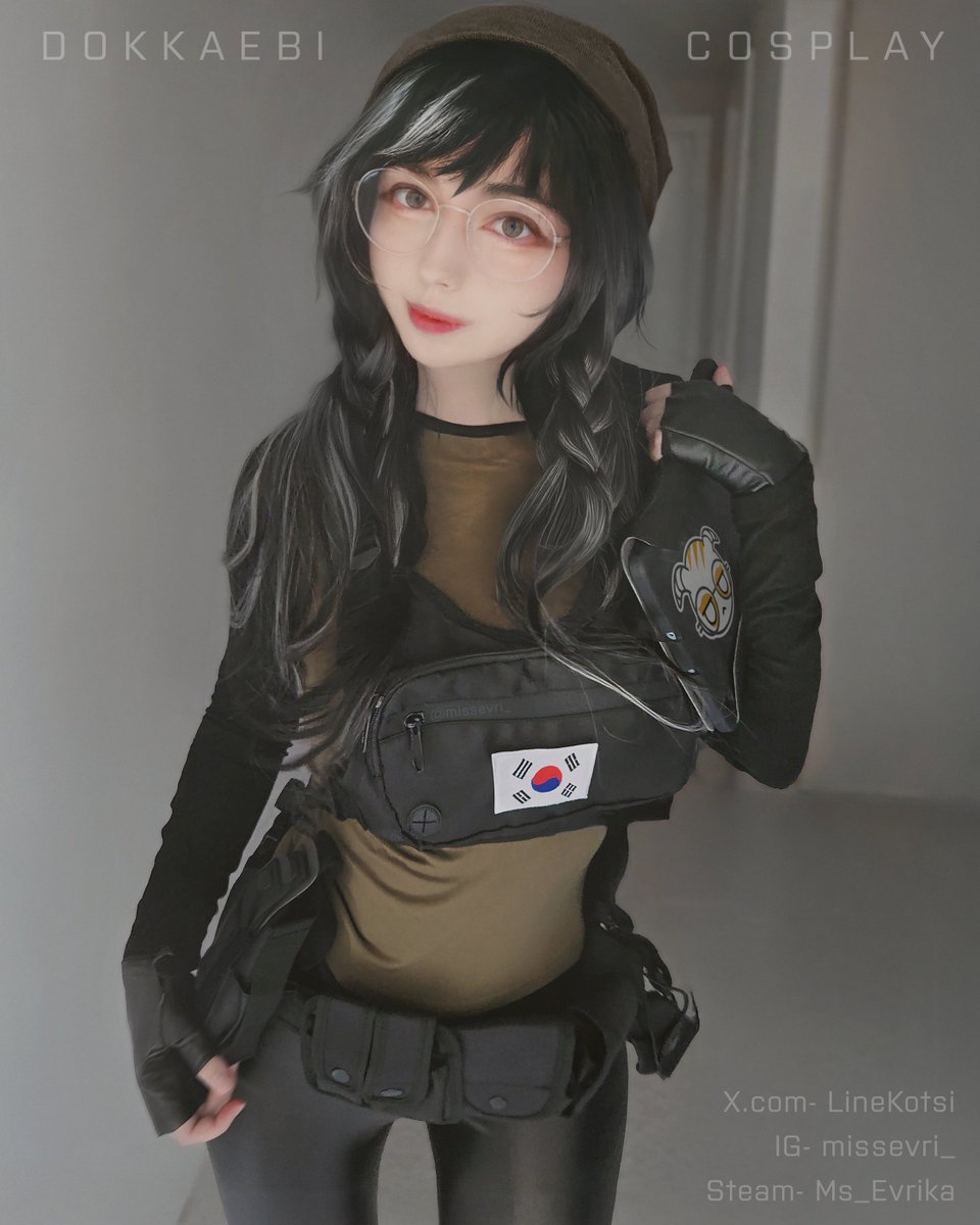 LineKotsi's tweet photo. "Your phone’s ringing... It’s me." 📱💣
Happy Halloween! ✨ My Dokkaebi cosplay 🤍
#R6Community #rainbow6siege #Cosplay #RainbowSixSiege #Dokkaebi #r6 https://t.co/vwk1JsEKpg