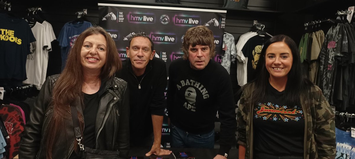 KPISWW's tweet photo. Been meeting my auntie @rtmcd73 for DECADES @shedseven gigs. 

So this was special! Acoustic set @hmvArgyleSt then photos with PB and @Ricktw1tter . 

Never coming down from this high 🌈

Roll on November!! https://t.co/BIIZJp5RhZ