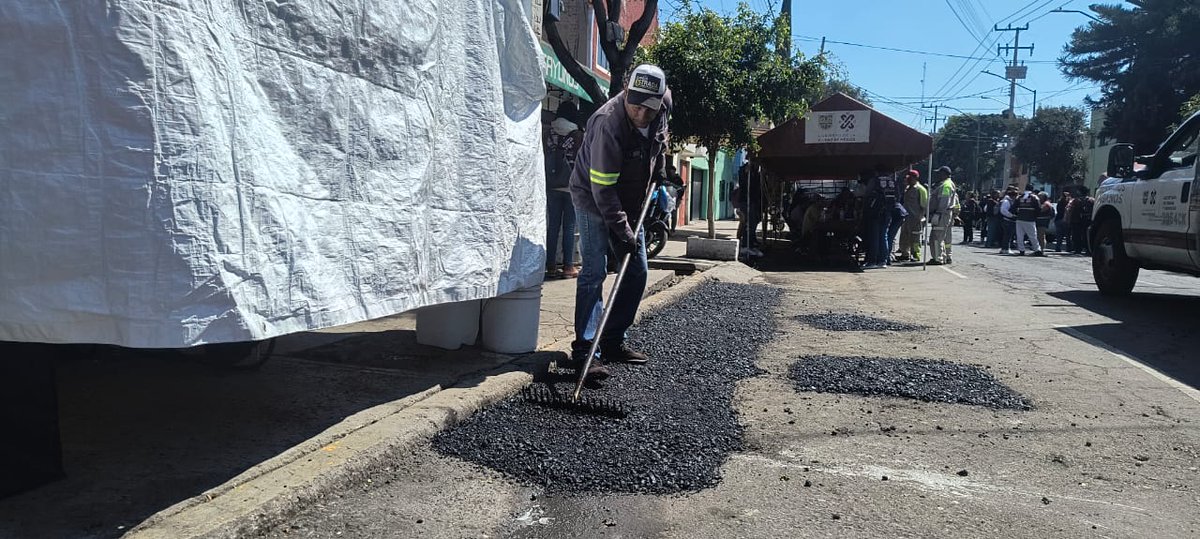 En Participación Ciudadana de #SEBIEN a través del programa #CasaXCasa  continuamos atendiendo las peticiones de l@s vecin@s de la colonia Obrera, así como también llevando a cabo los servicios de:
💡Reparación de luminarias
🌲Poda de árboles 
🚧Bacheo

#GobiernoConAcentoSocial