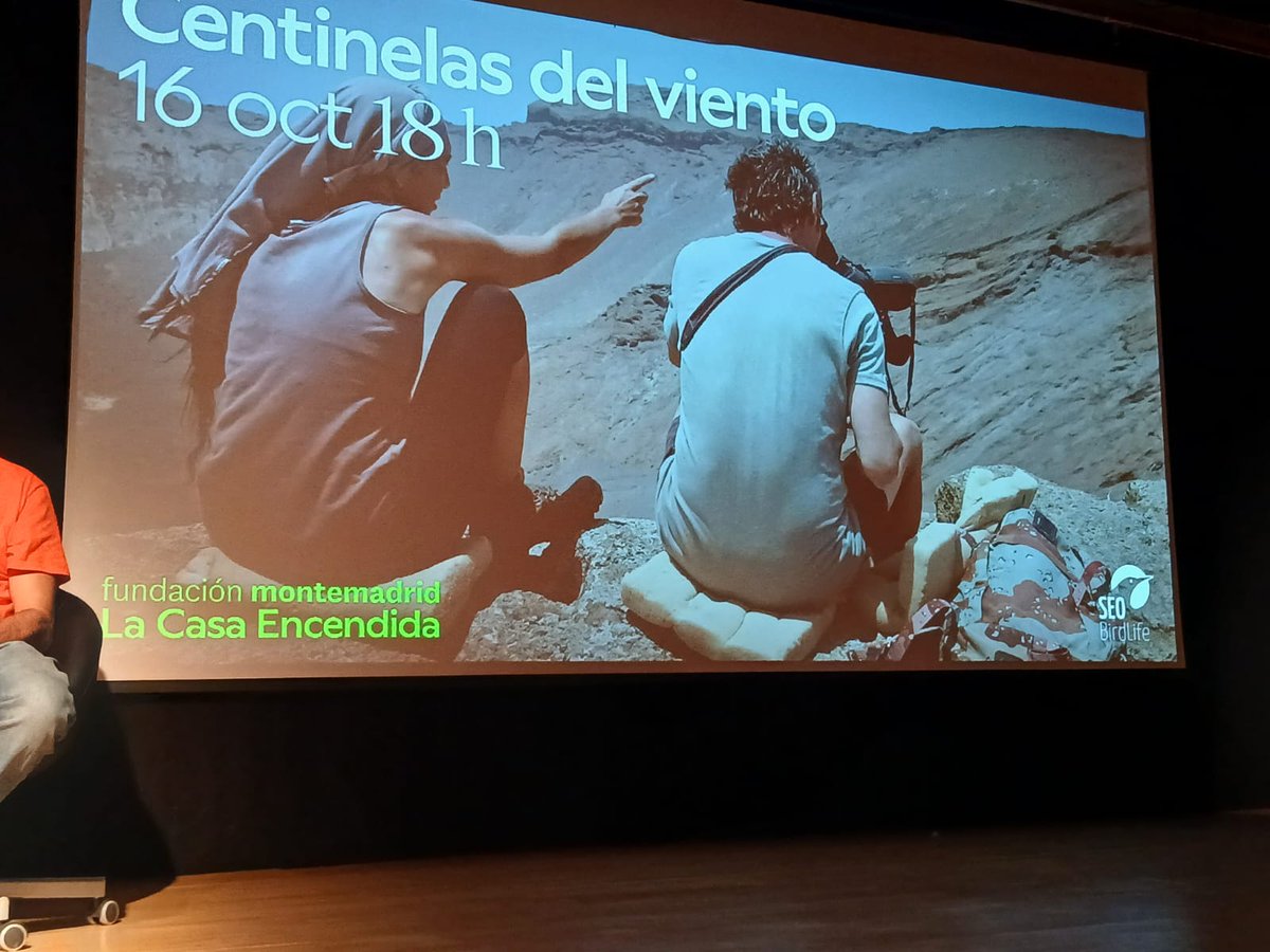 SEO_BirdLife's tweet photo. 📽Qué lujo tener al elenco del documental "Centinelas del viento" en el ciclo #Pajareros
contando los secretos de rodaje de los halcones de Eleonora en el árido islote de Alegranza. https://t.co/LqnodM9xXL