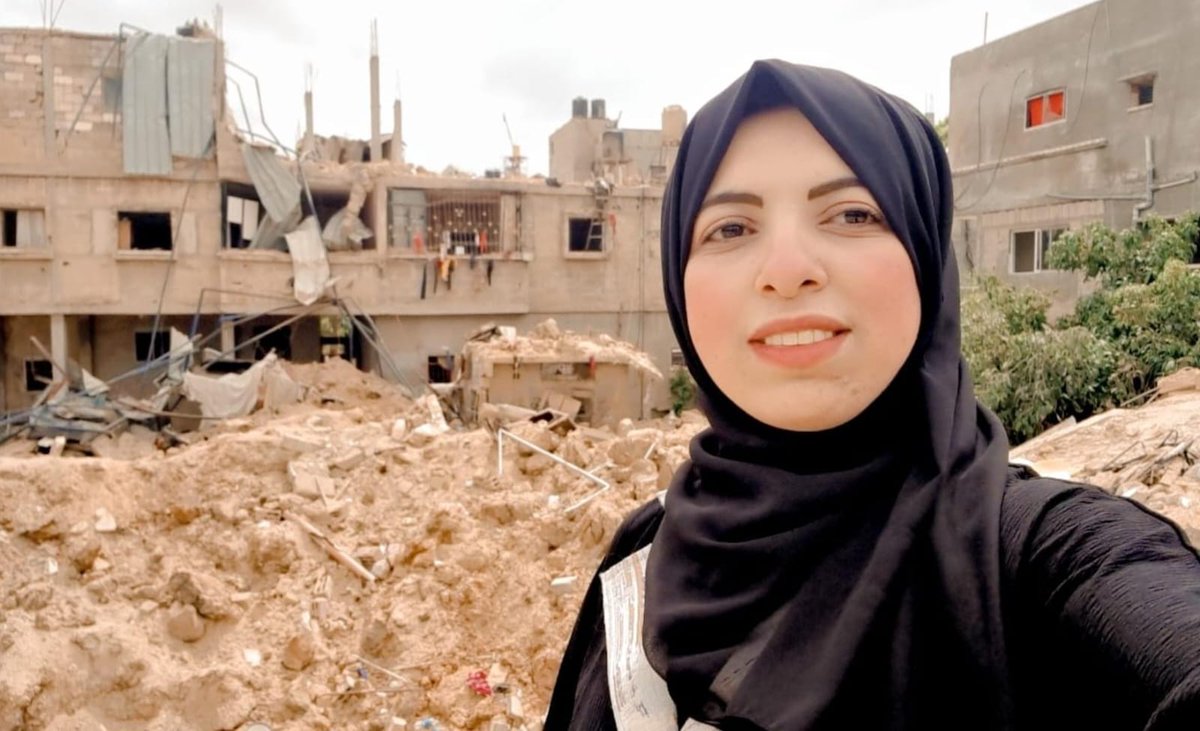 AyaIsleemEn's tweet image. I am Aya, a journalist in the Gaza Strip...I hope the war will end. We are tired and my father, my uncles, and many of my family and relatives died