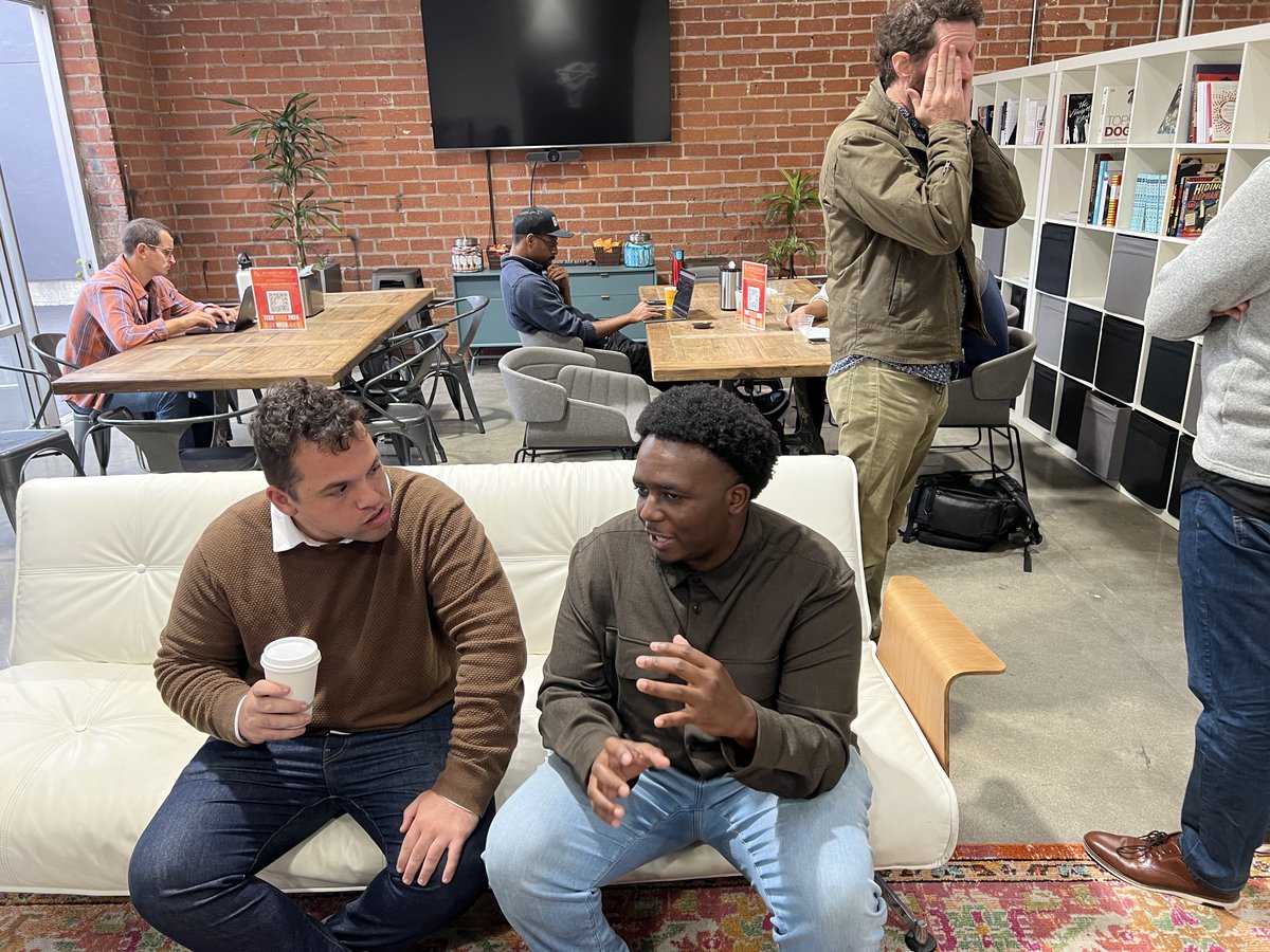 Packed room &amp; lively discussions at the Advisor, Consultant &amp; Fractional meetup! 🔥 Garden Labs founder Amanda Schwartz Ramirez <a href="/2LiveJew/">Amanda Schwartz Ramirez</a> led an event where #startup founders swapped tips &amp; advisors shared strategies—a new way to network has landed! 🤝 #LATechWeek